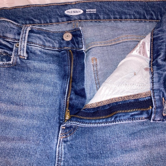 Old Navy High-rise Boyfriend Jeans - Picture 2 of 3